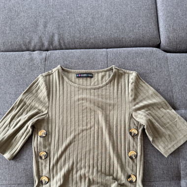 Crop top kaki avec boutons 