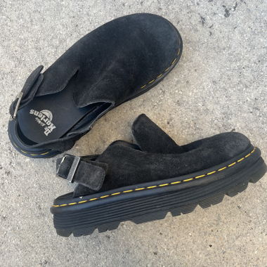 Mules Dr. Martens noires en suède