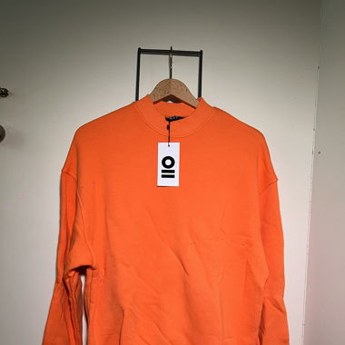 Pullover orange