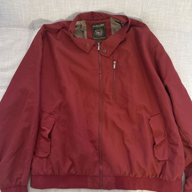 Rote Herrenjacke