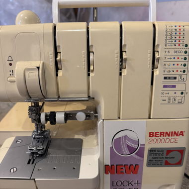 Kombigerät Overlock-Cover von Bernina