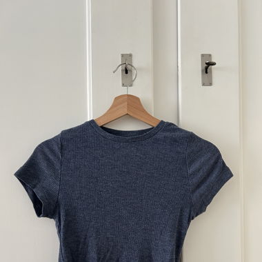 Blaues Crop Top
