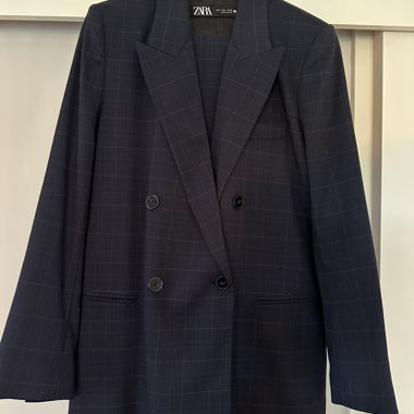 Zara-Anzug mit Blazer und Hose mit Karomuster