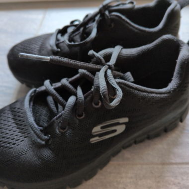 Sneakers Skechers nere