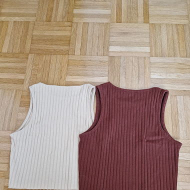 2 bräunliche Tops