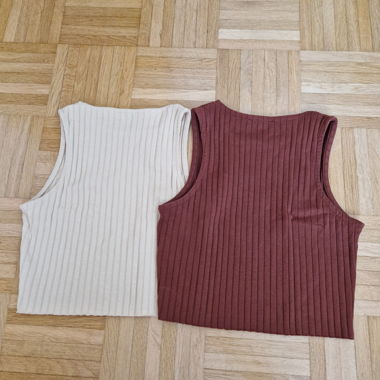 2 bräunliche Tops