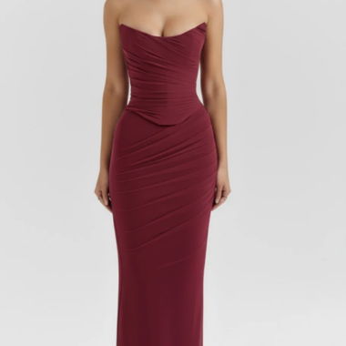 Set bordeaux due pezzi in mesh con maxi gonna e sciarpa