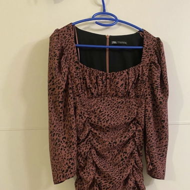 Enganliegendes Kleid mit Leopardenmuster - Zara