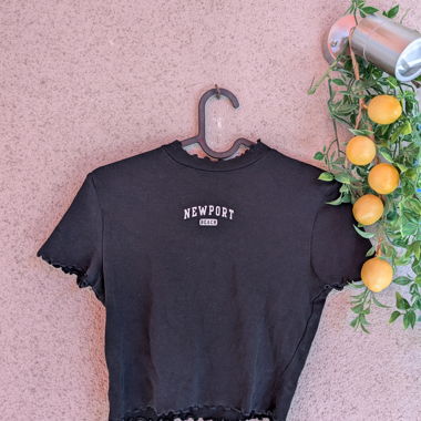 T-shirt corta nera Newport Beach