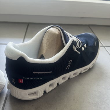 ON chaussures taille 45