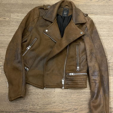 Giacca biker corta marrone in ecopelle scamosciata