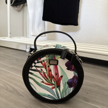 Bag with floral design