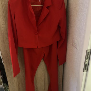 Blazer e pantaloni rossi