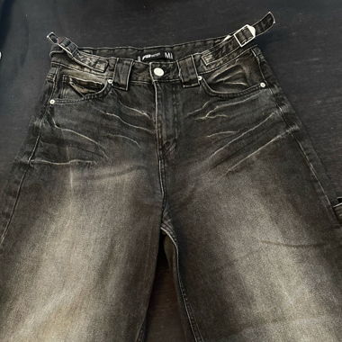 black baggy jeans with ballon fit