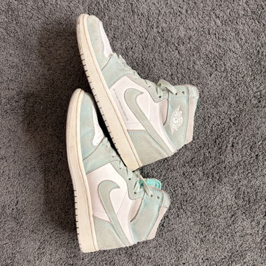 Air Jordan 1 High OG Sneakers