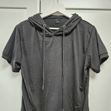T-shirt con cappuccio
