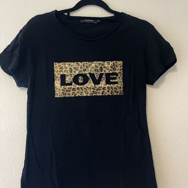 T-shirt nera Love