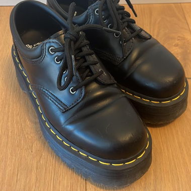 Nuove Scarpe Dr. Martens Platform nere (taglia 38)