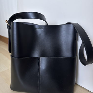 Schultertasche Schwarz