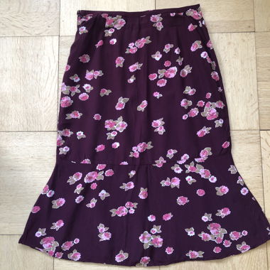 Jupe midi à motifs floraux