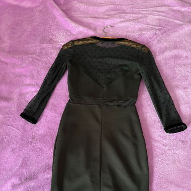 Schwarzes Kleid