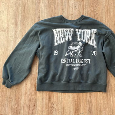 Pullover Grün mit Grafik, Bershka