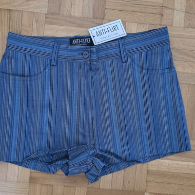 Shorts courts Anti-Flirt Paris à rayures (1)