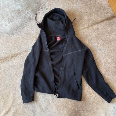 Schwarzer Nike Zip-Hoodie