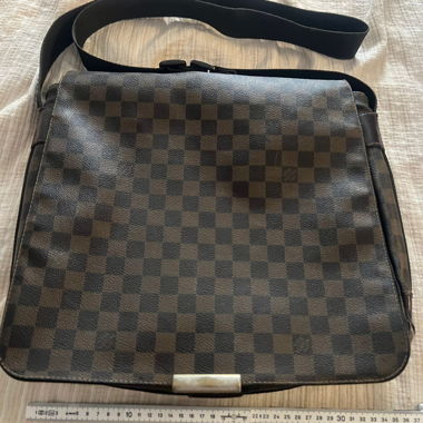 Louis-Vuitton-Messenger-Tasche