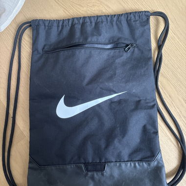 Nike drawstring bag with compartment