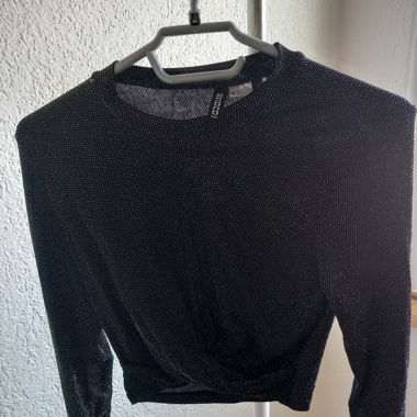 Longsleeved crop top