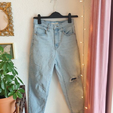 Levi's High Waisted Mom Jeans W27