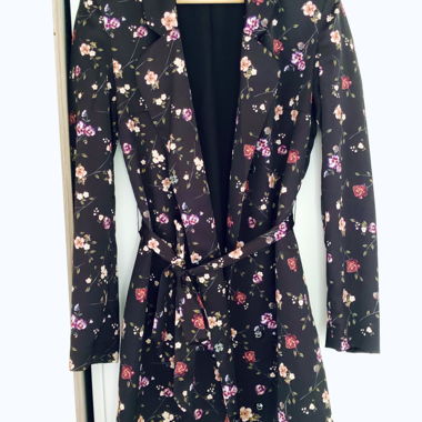 GUESS Floral-Langblazer-Kleid