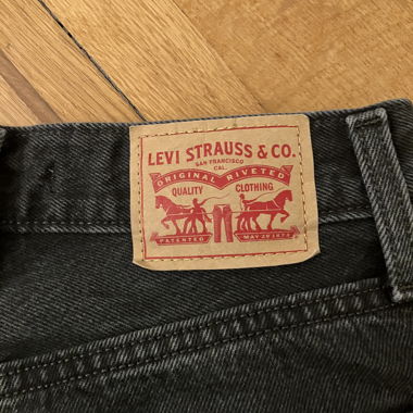 black Levis jeans