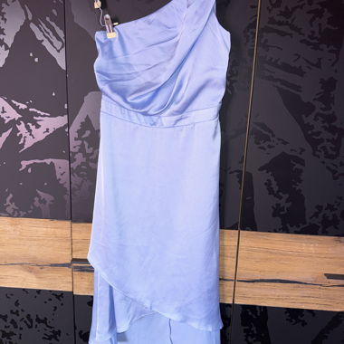 Robe à une épaule bleu clair