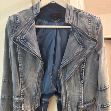 Freche Jeansjacke – Tailliert & Stylisch