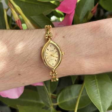 Orologio elegante dorato