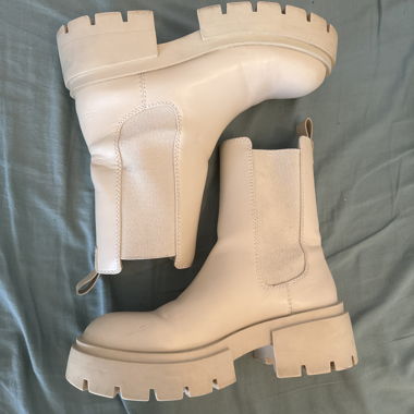 Beige Chelsea Boots