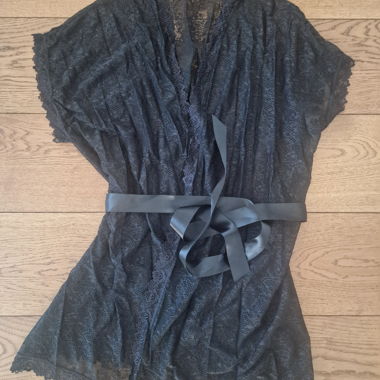 Haut en dentelle avec lien à nouer, taille M, comme neuf