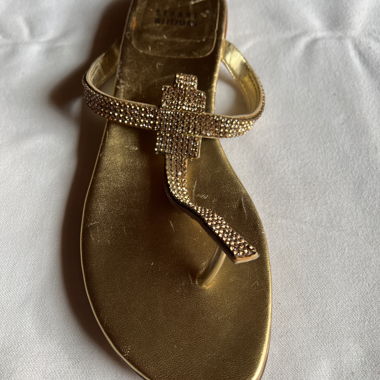Sandali dorati Stuart Weitzman