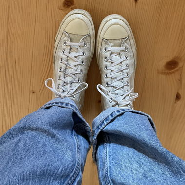 Converse blanche crèmes motif vagues