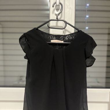 Schwarzes Top
