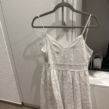 Weißes Sommerkleid 