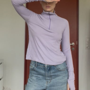 Lila Langarmshirt von  Weekday