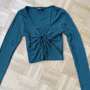 New Yorker - grünes Crop-Top mit langen Ärmeln