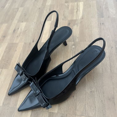 Schwarze Heels