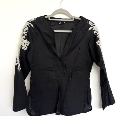 MNG Schwarze Bluse mit Spitzendetails XS/S