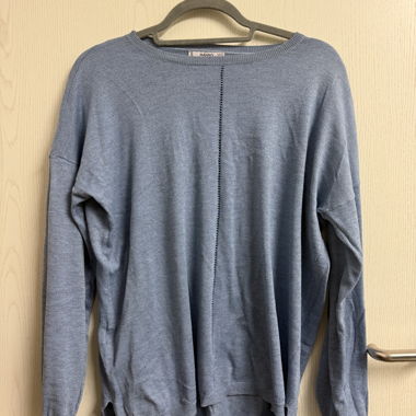 pullover sottile blu in maglia