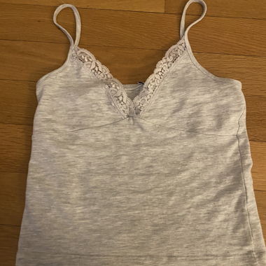 Subdued top