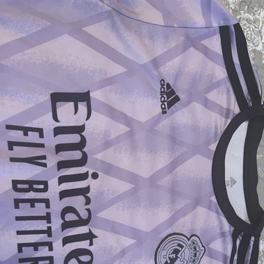 T-shirt Réal Madrid authentique tout neuf 